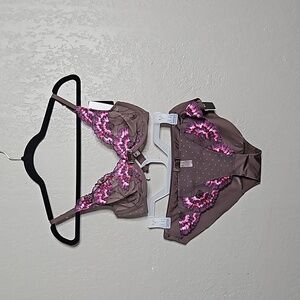 NWT Wacoal Bra and Undies set 34B & XL